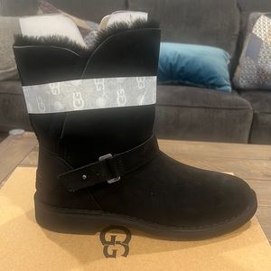 New never worn Ugg boots “Syden” style.